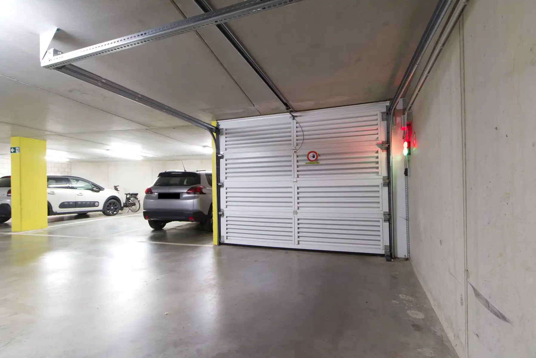 ONDERGRONDSE PARKEERPLAATS - CENTRUM - VEILIG - AUTOLIFT foto 7