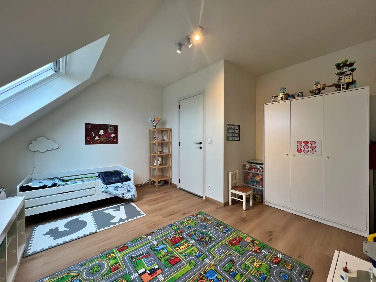 Ruime woning met 3 slaapkamers, garage en tuin foto 13