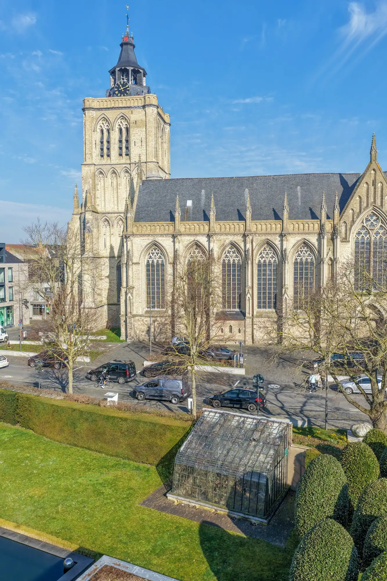 Heel ruime stadswoning met kantoren en tuin foto 30