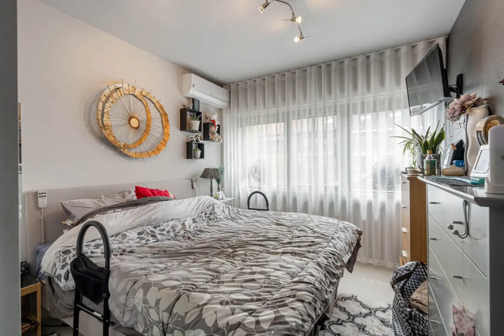 Gelijkvloers INVESTERINGSAPPARTEMENT vlakbij centrum met fraai terras en autostandplaats. foto 14