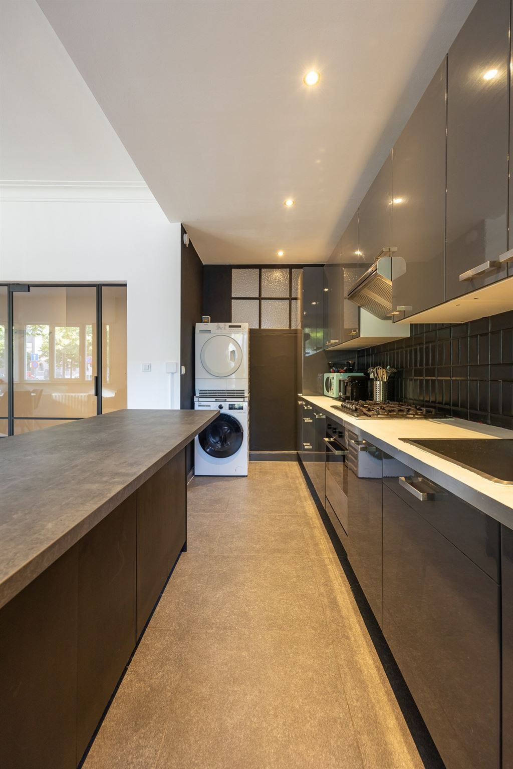 Instapklaar gelijkvloersappartement met stadskoer foto 4