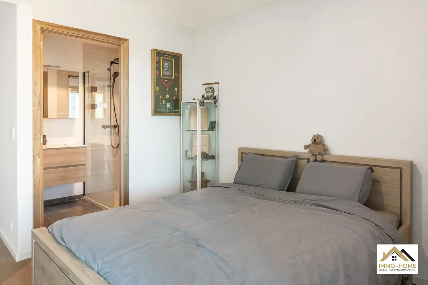 Instapklaar modern appartement met autostaanplaats foto 14