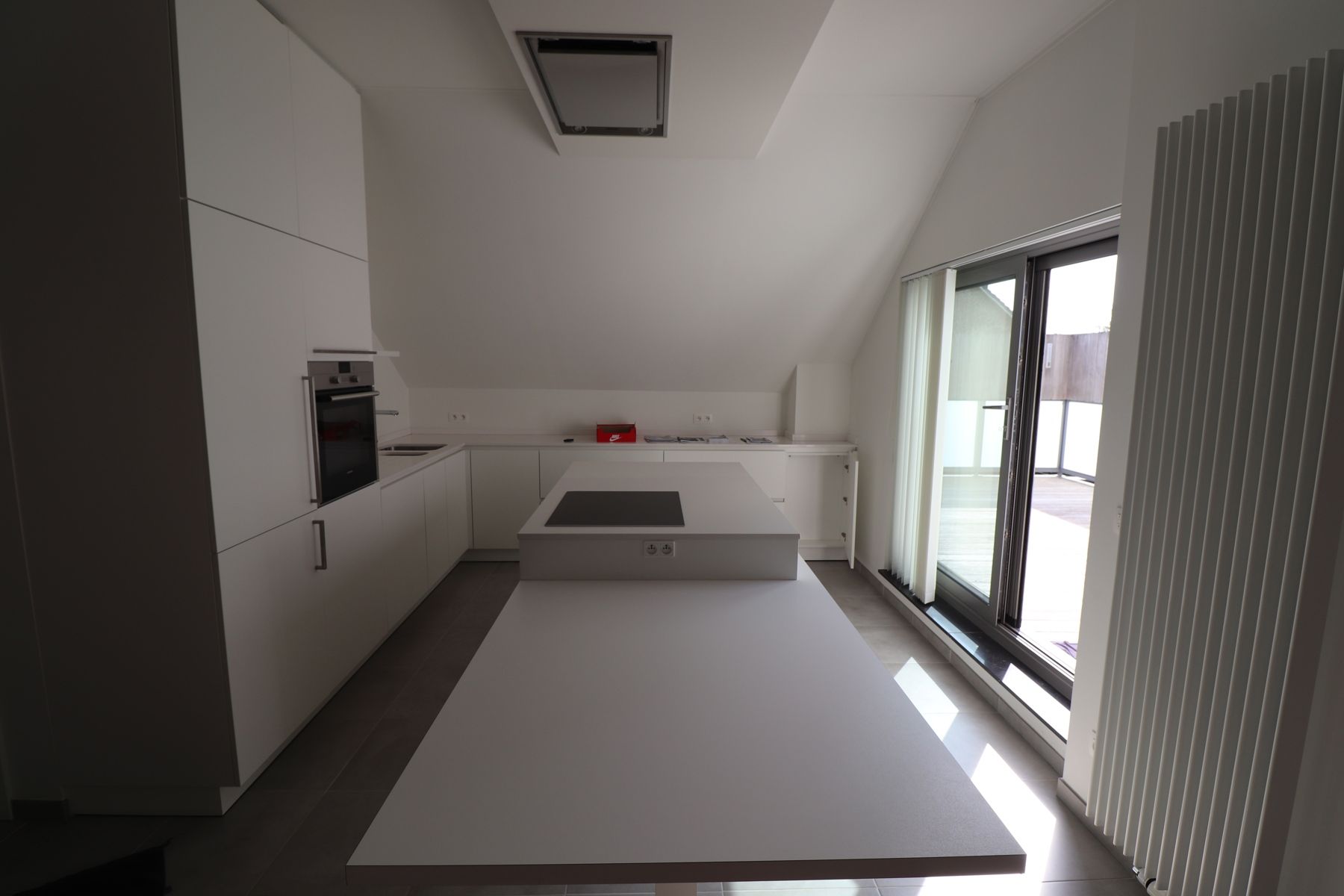 Modern en energiezuinig 2-slaapkamerappartement met carport en ruim terras. foto 4