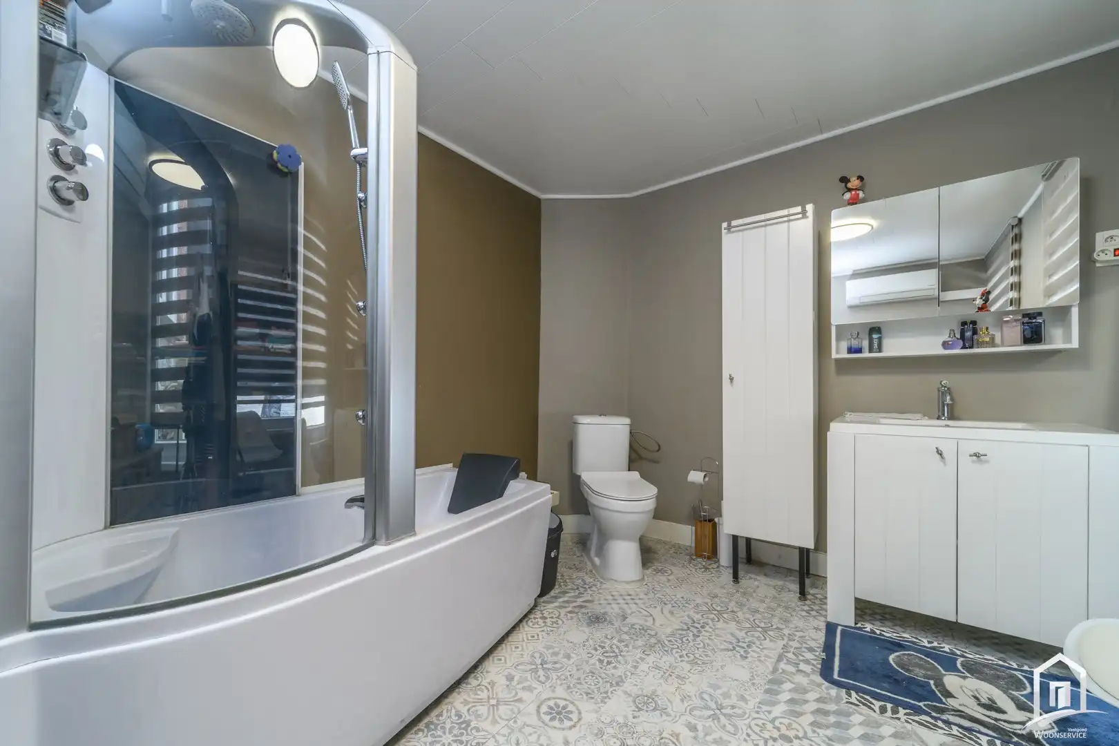 Charmante en verder af te werken woning foto 11