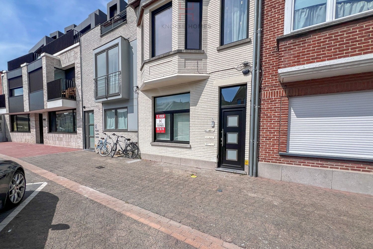 Instapklaar gelijkvloersappartement met twee slaapkamers in het centrum van Knokke, gelegen aan het levendige Gemeenteplein foto 2