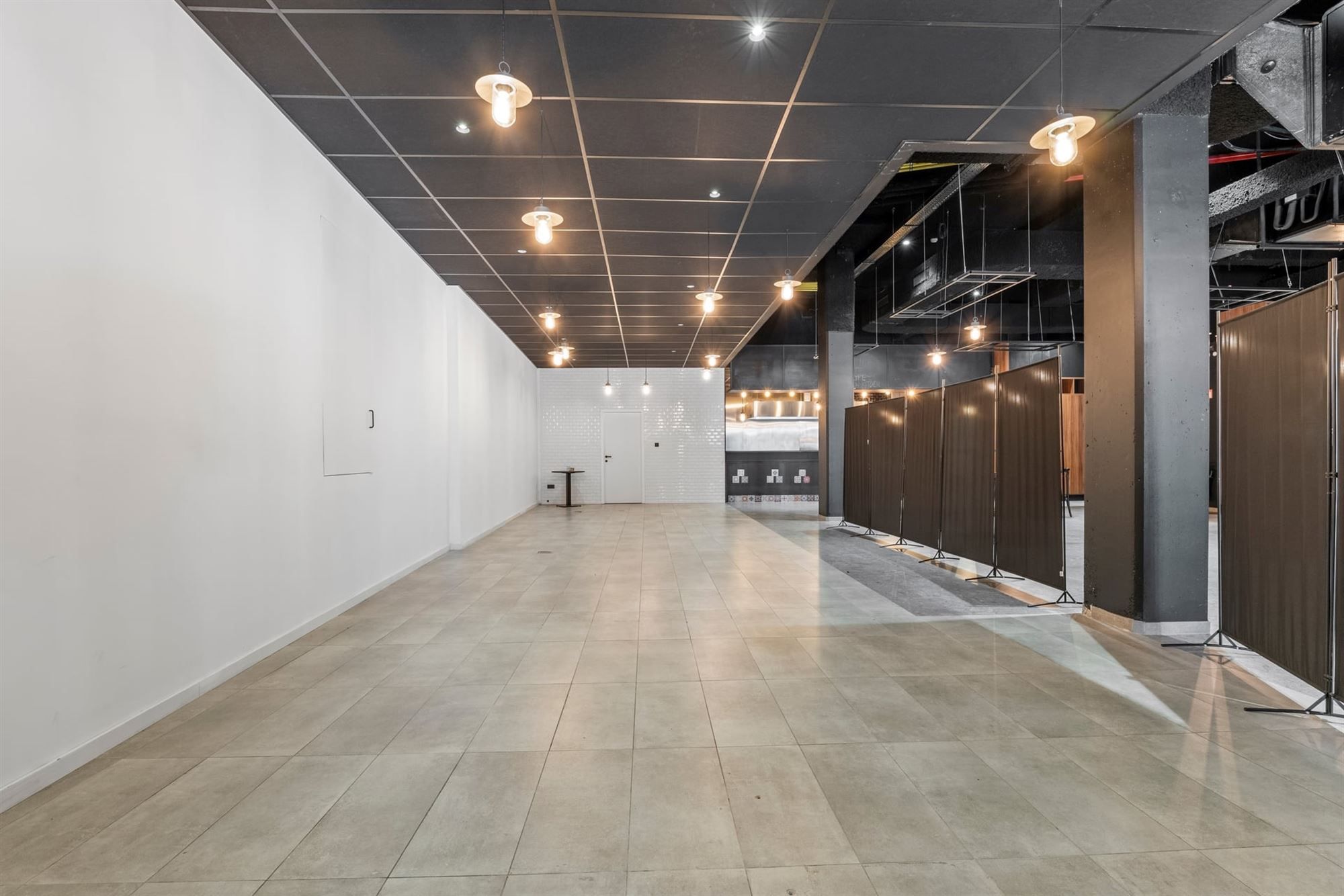 RUIME INSTAPKLARE HANDELSRUIMTE IN HET HARTJE VAN HASSELT  foto 14
