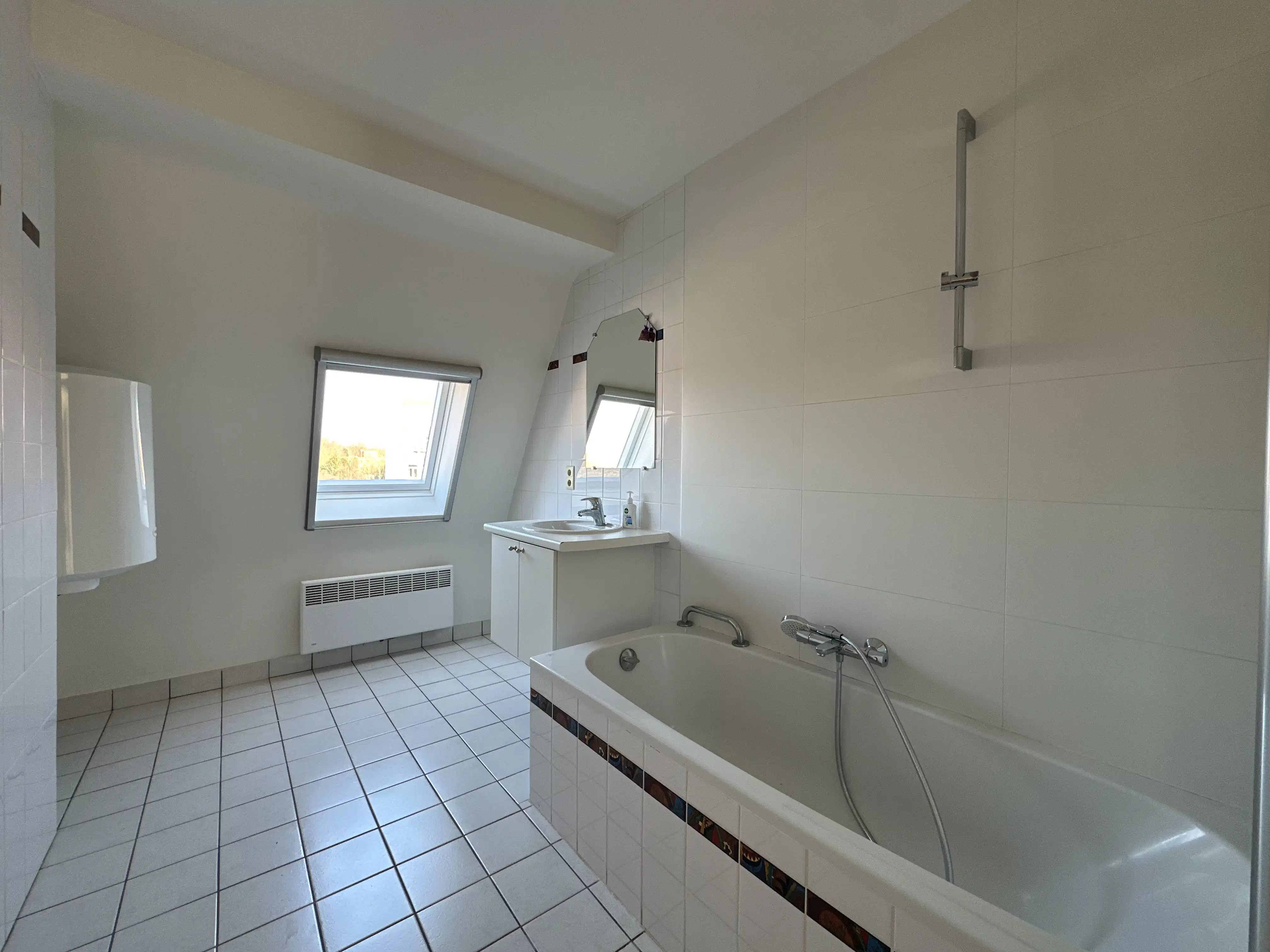 Ruim 2-slaapkamerappartement te huur in centrum Wetteren foto 8