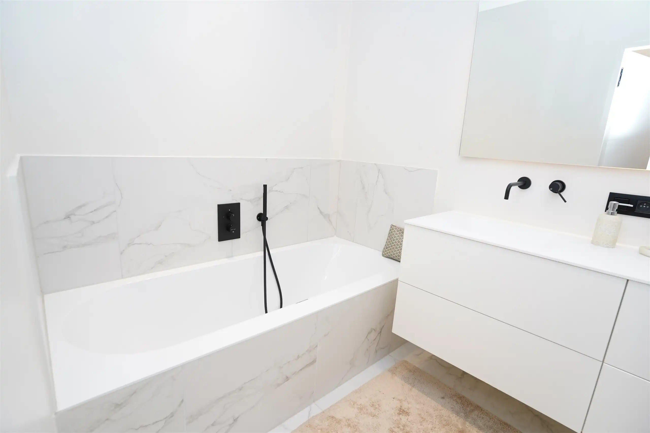 High-end  appartement met frontaal zicht op de Grote Markt met garage en extra staanplaats ! foto 21