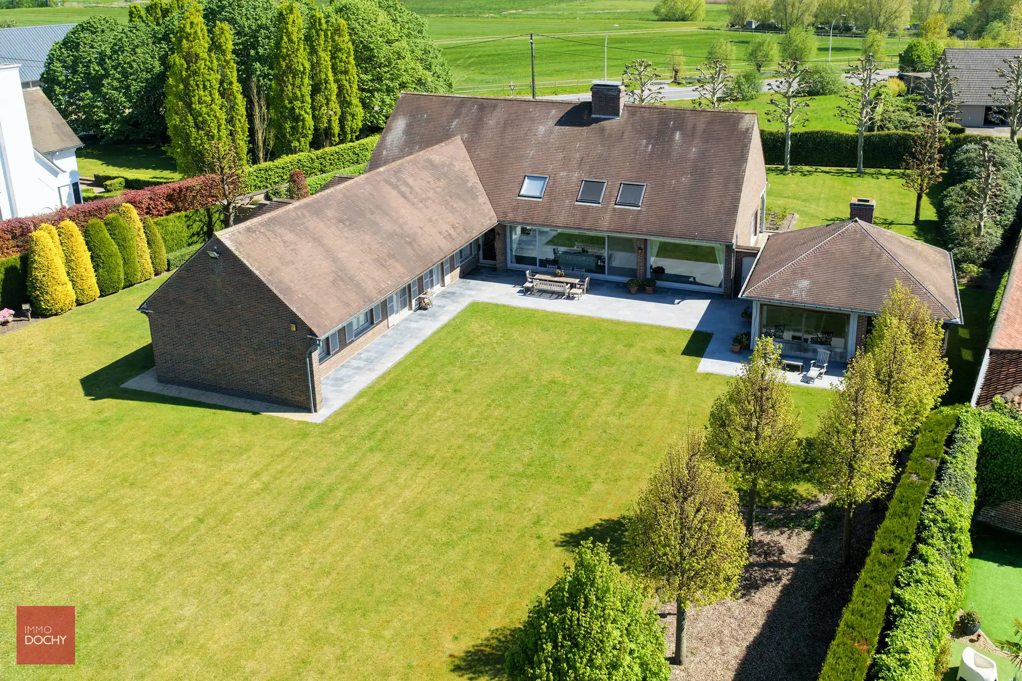 Zeer goed onderhouden ruime villa op 5.328m² foto 3