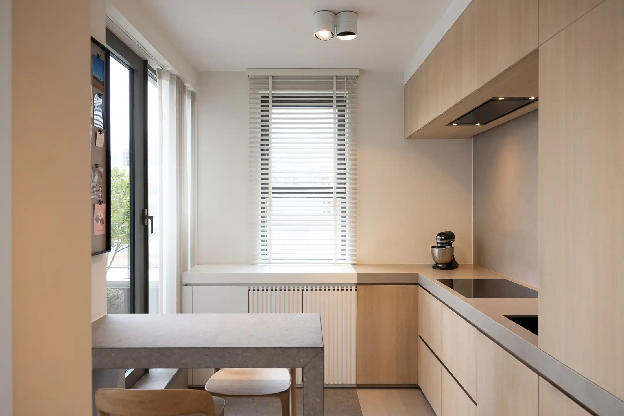 Appartement met 2 slpkamers en parkings - Europese wijk foto 3