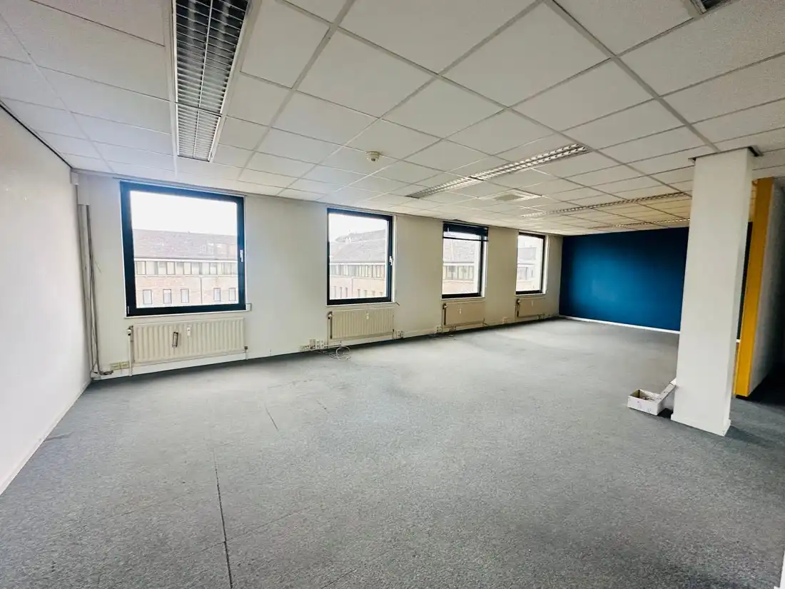 Iconisch kantorencomplex of commerciële ruimte te Hasselt centrum foto 3