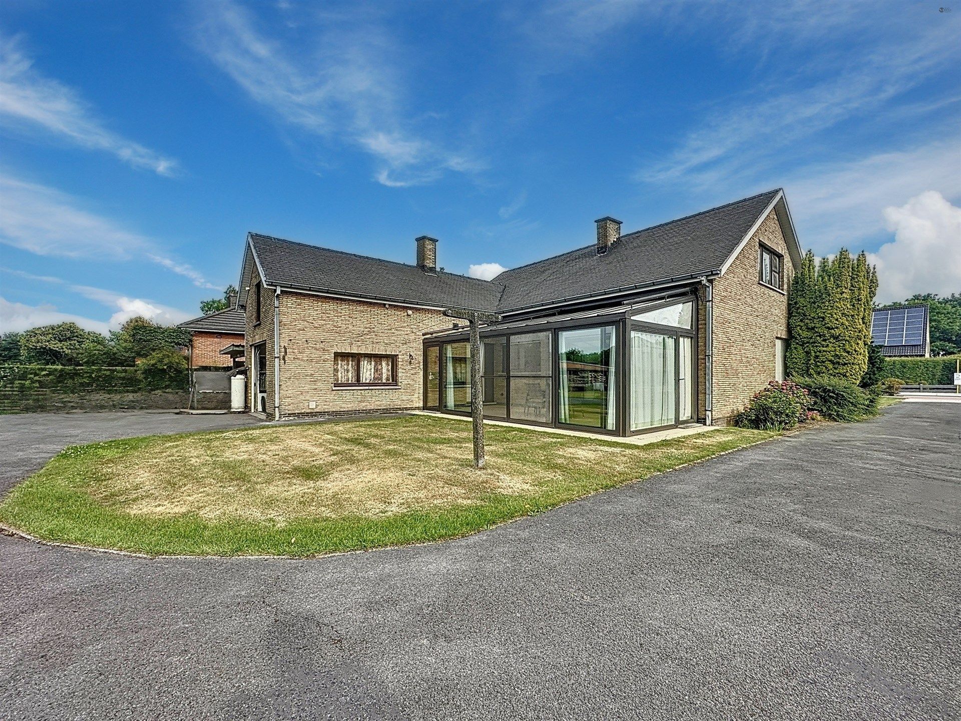 Open bebouwing met 4 slaapkamers op perceel van 2.062m² omringd door velden! foto 3