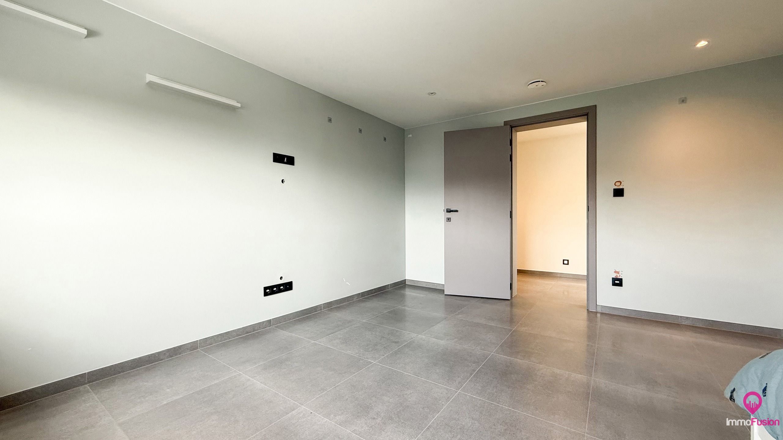 Instapklare, volledig gerenoveerde woning met 4 slaapkamers! foto 24