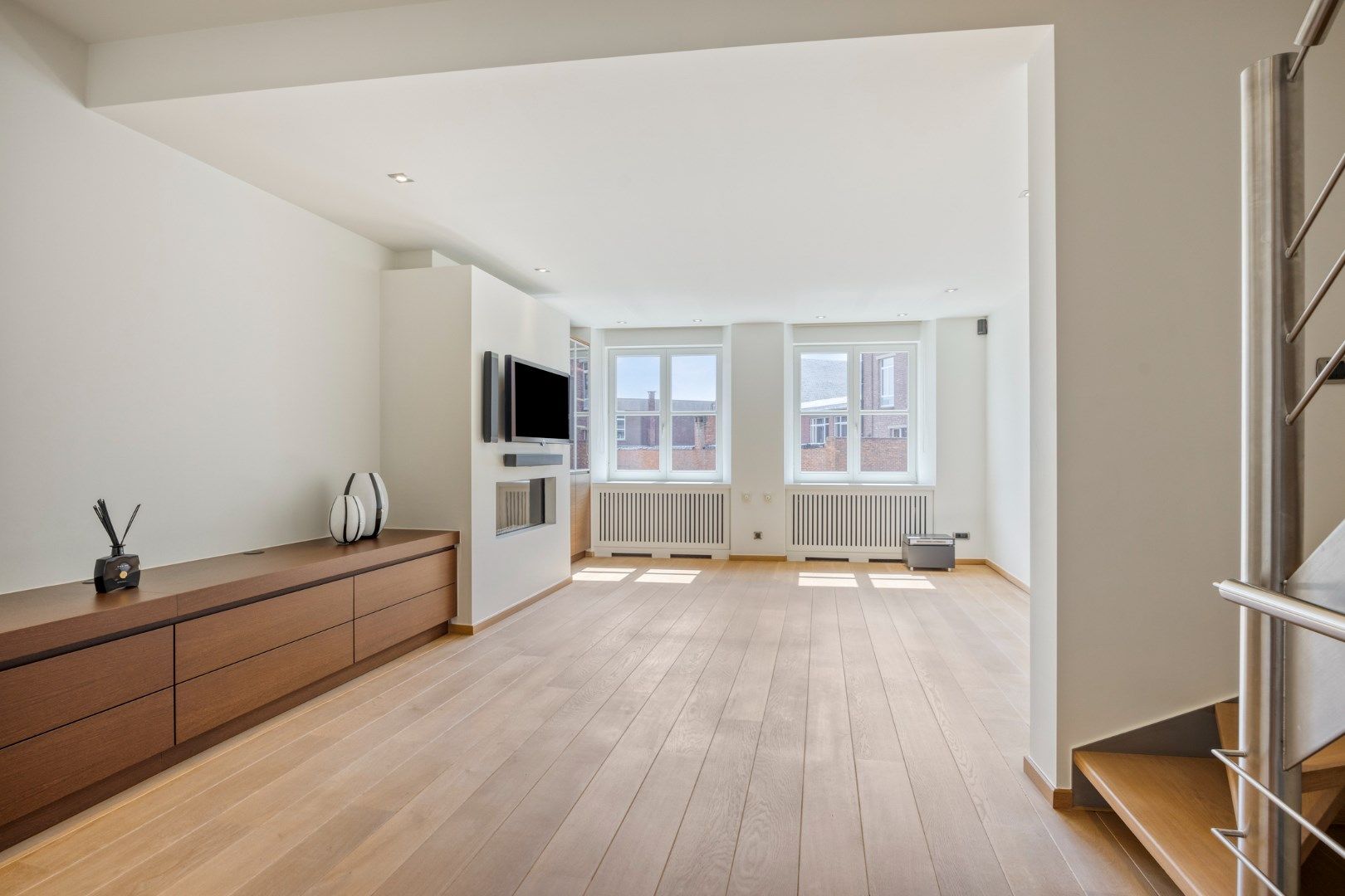 Ruime handelswoning met terras, dubbele garage en 2 parkeerplaatsen in Mol-centrum ! foto 9