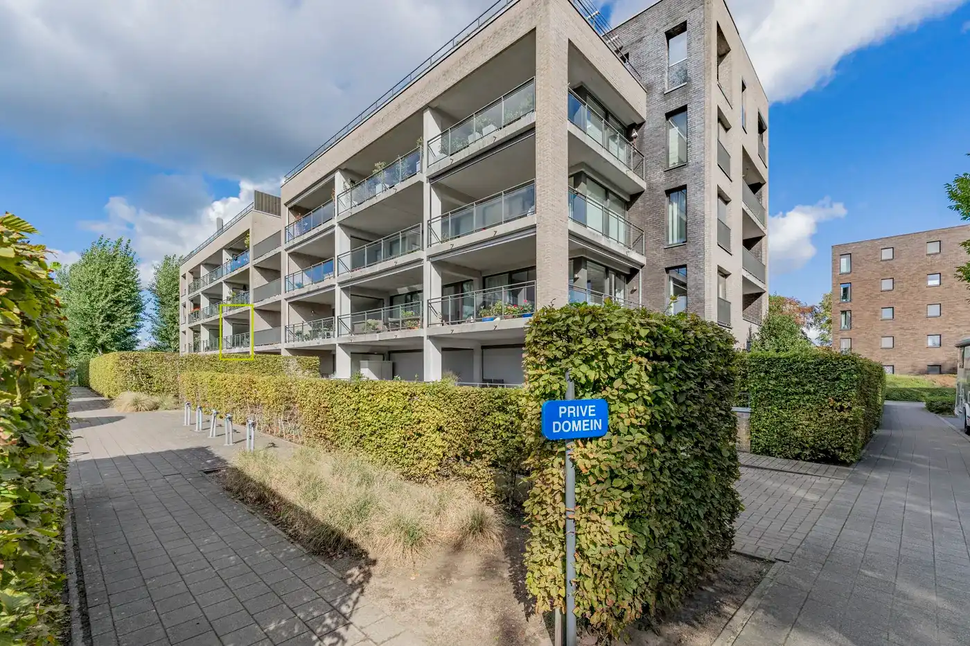 Lichtrijk 1-slaapkamerappartement met ruim terras te huur in Brugge foto 14