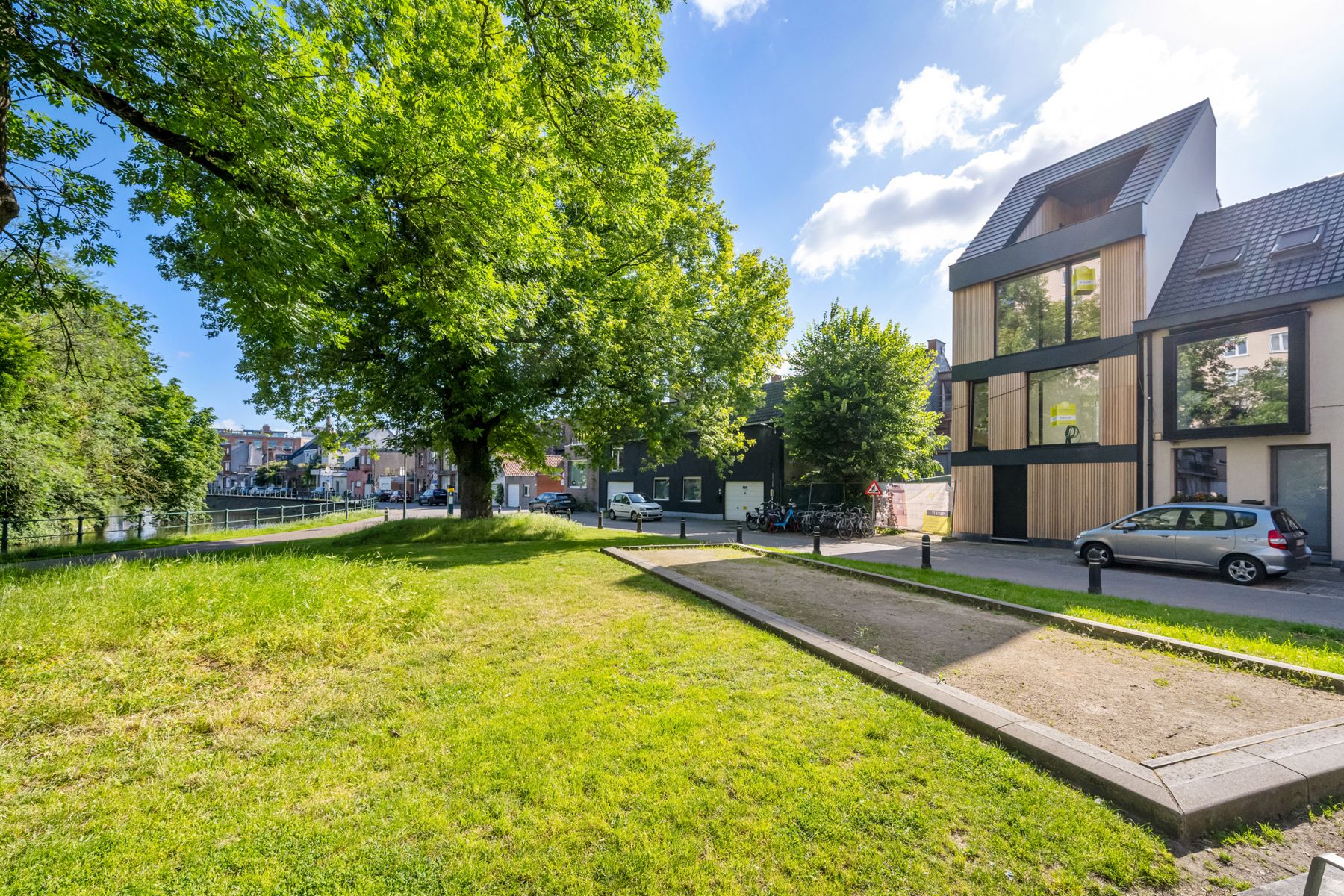 Nieuwbouwwoning met 3 kamers, terras en zicht op het water foto {{pictureIndex}}
