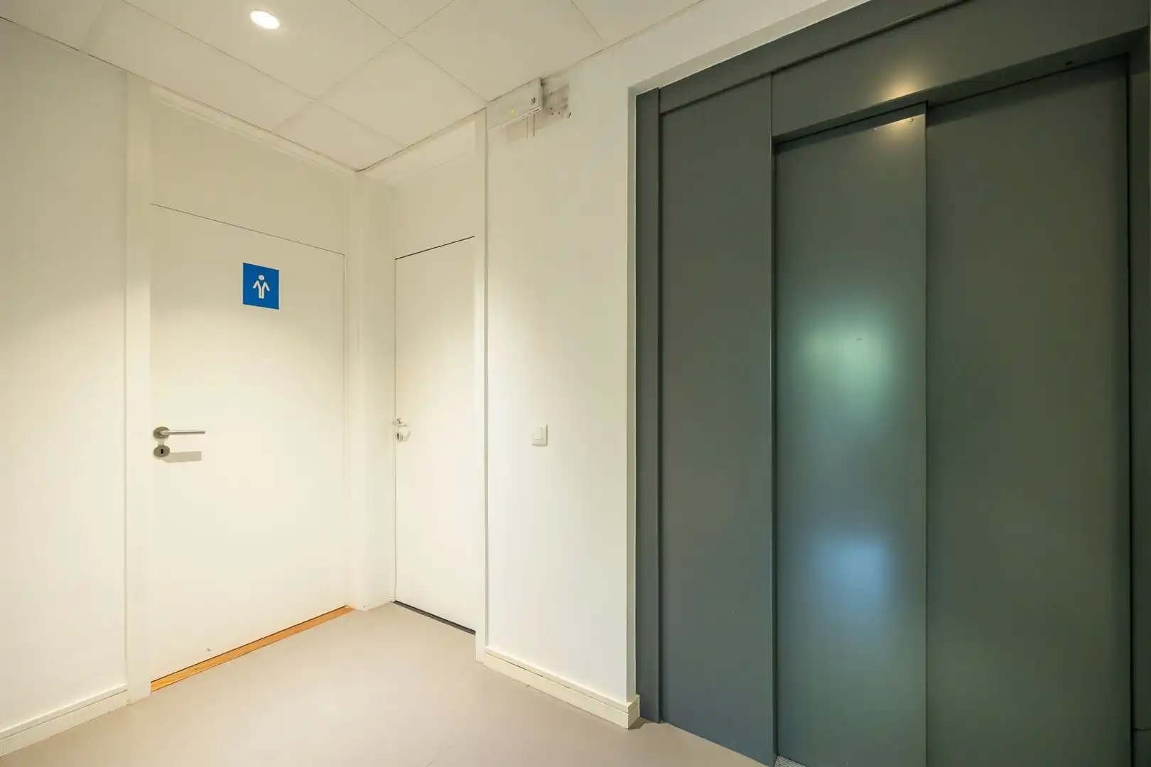 Instapklare kantoorruimte van 235 m² nabij E19 en A12  foto 17