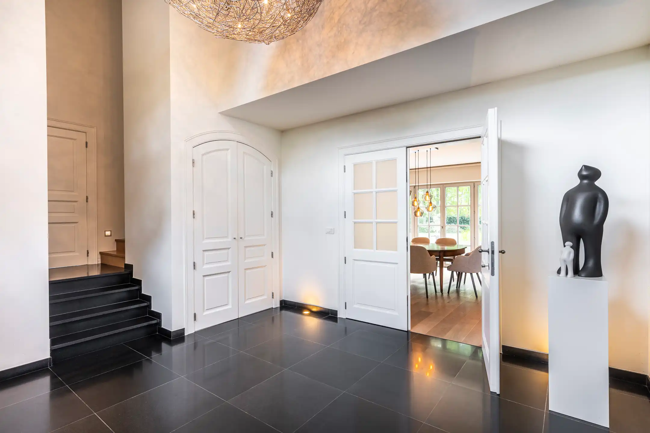 Instapklare villa met 4 slpks en binnenzwembad op 2232m² foto 3