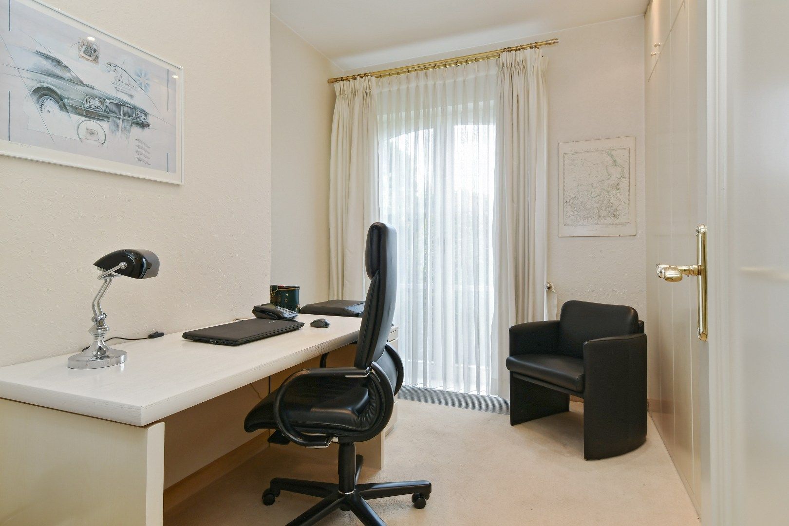 Exclusieve villa met zwembad, poolhouse en royale leefruimtes foto 12