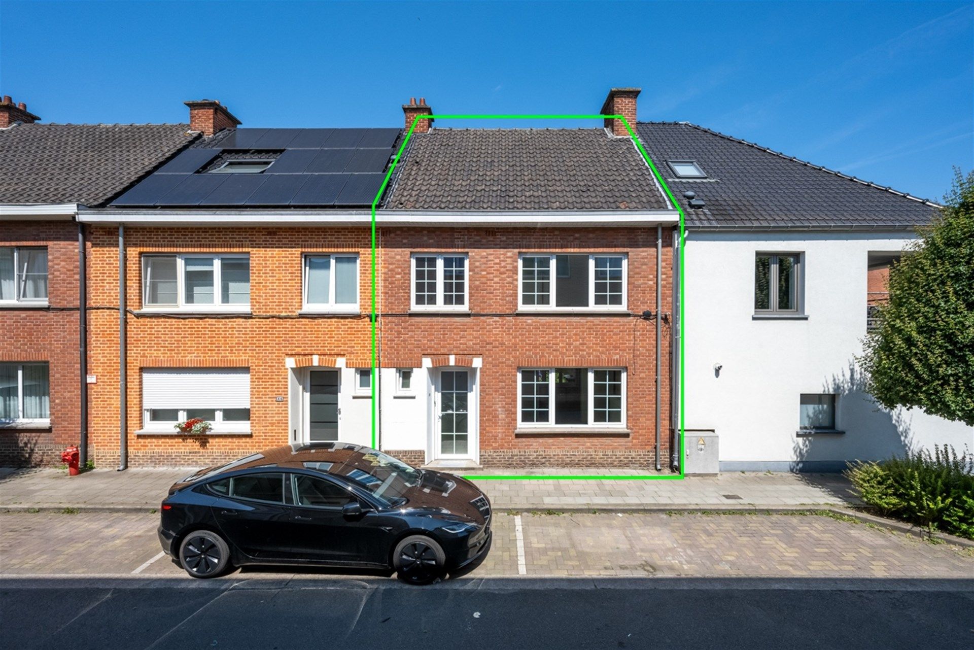 Ruime stadswoning met drie slaapkamers en tuin in centrum Aalst foto {{pictureIndex}}