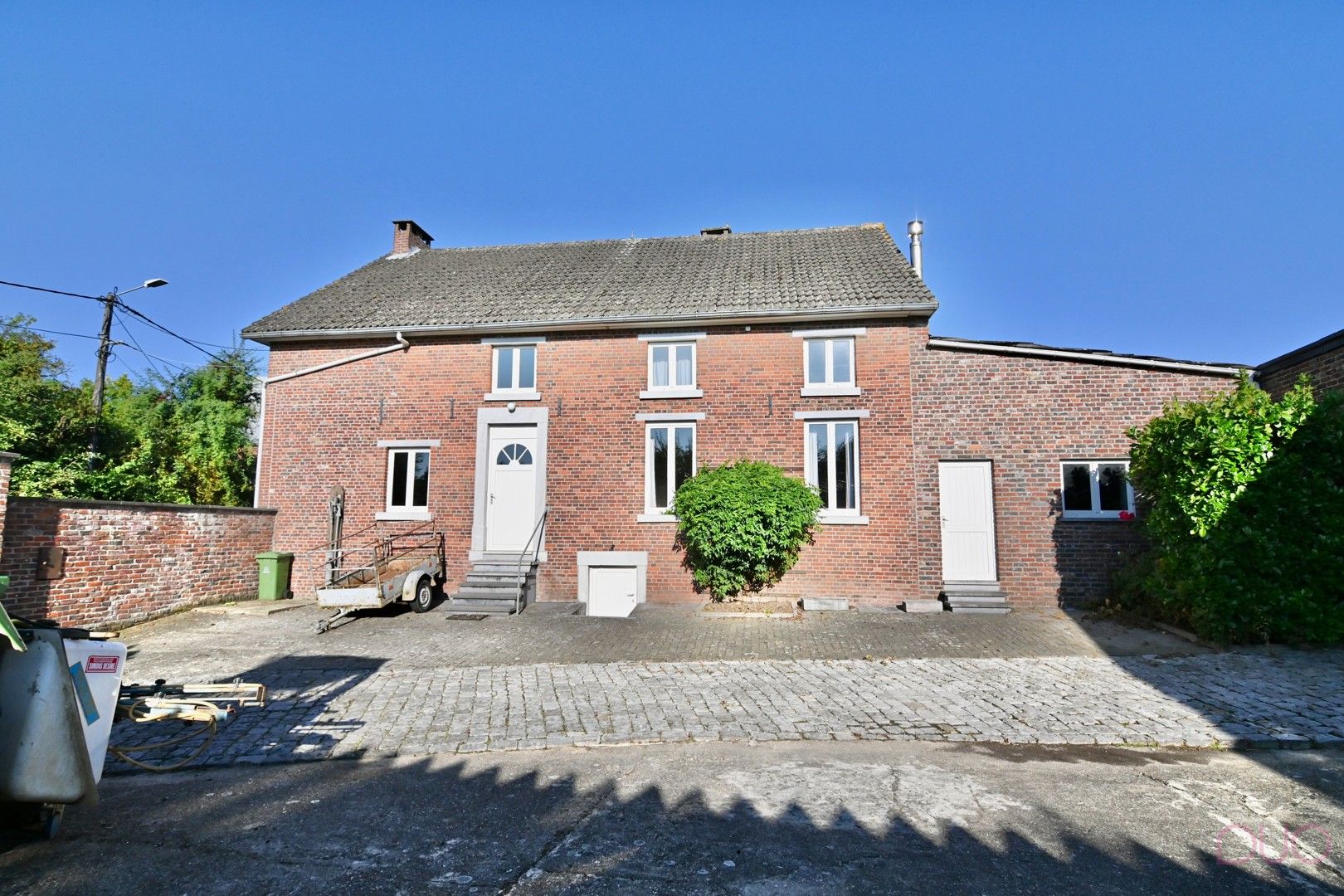 Hoofdfoto van de publicatie: Gigantische hoevewoning  op 20a19ca met grote garage, stallen en loods van in totaal meer dan 373m2 nuttige oppervlakte