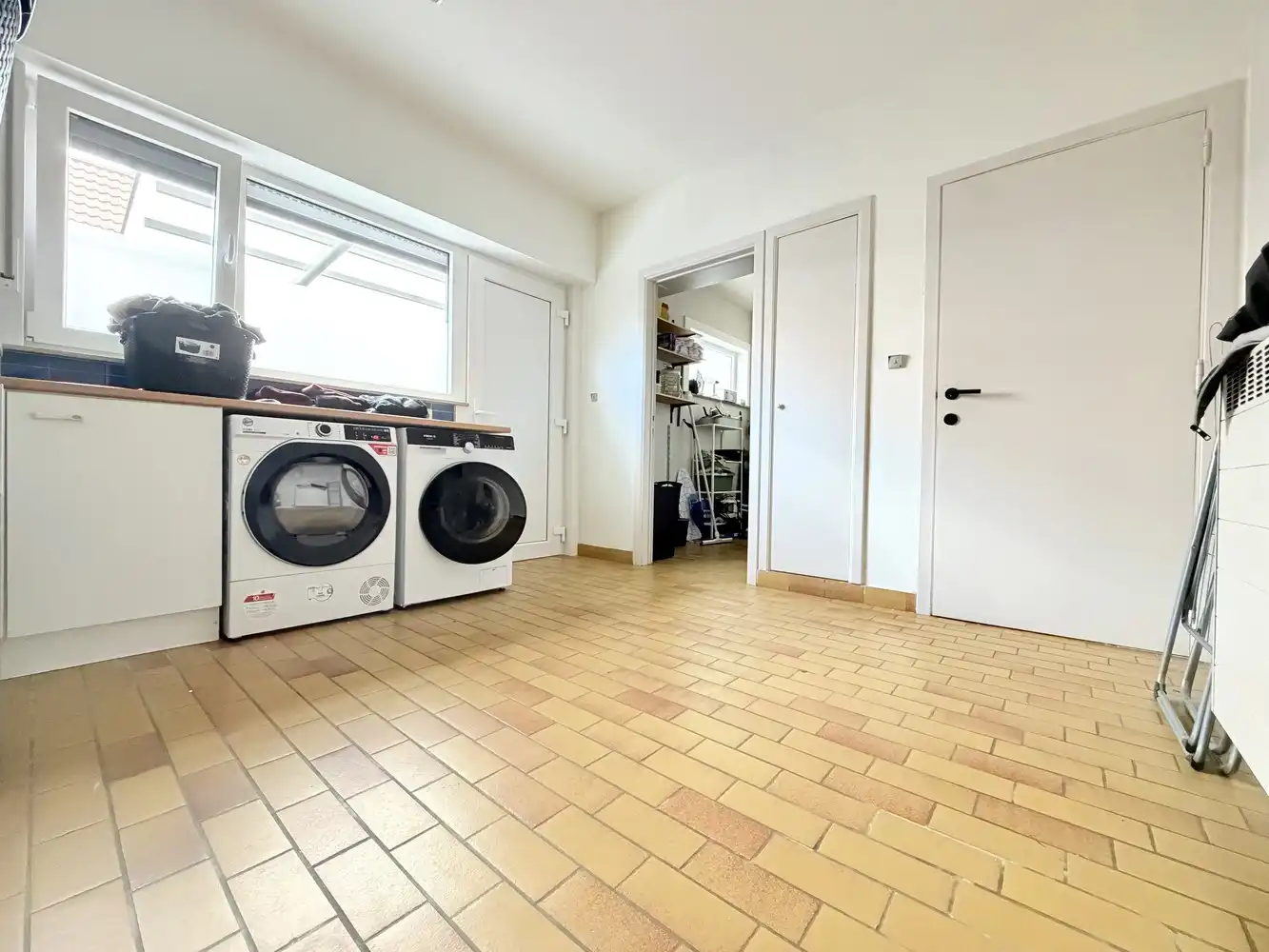 Alleenstaande woning met handelsruimte foto 13