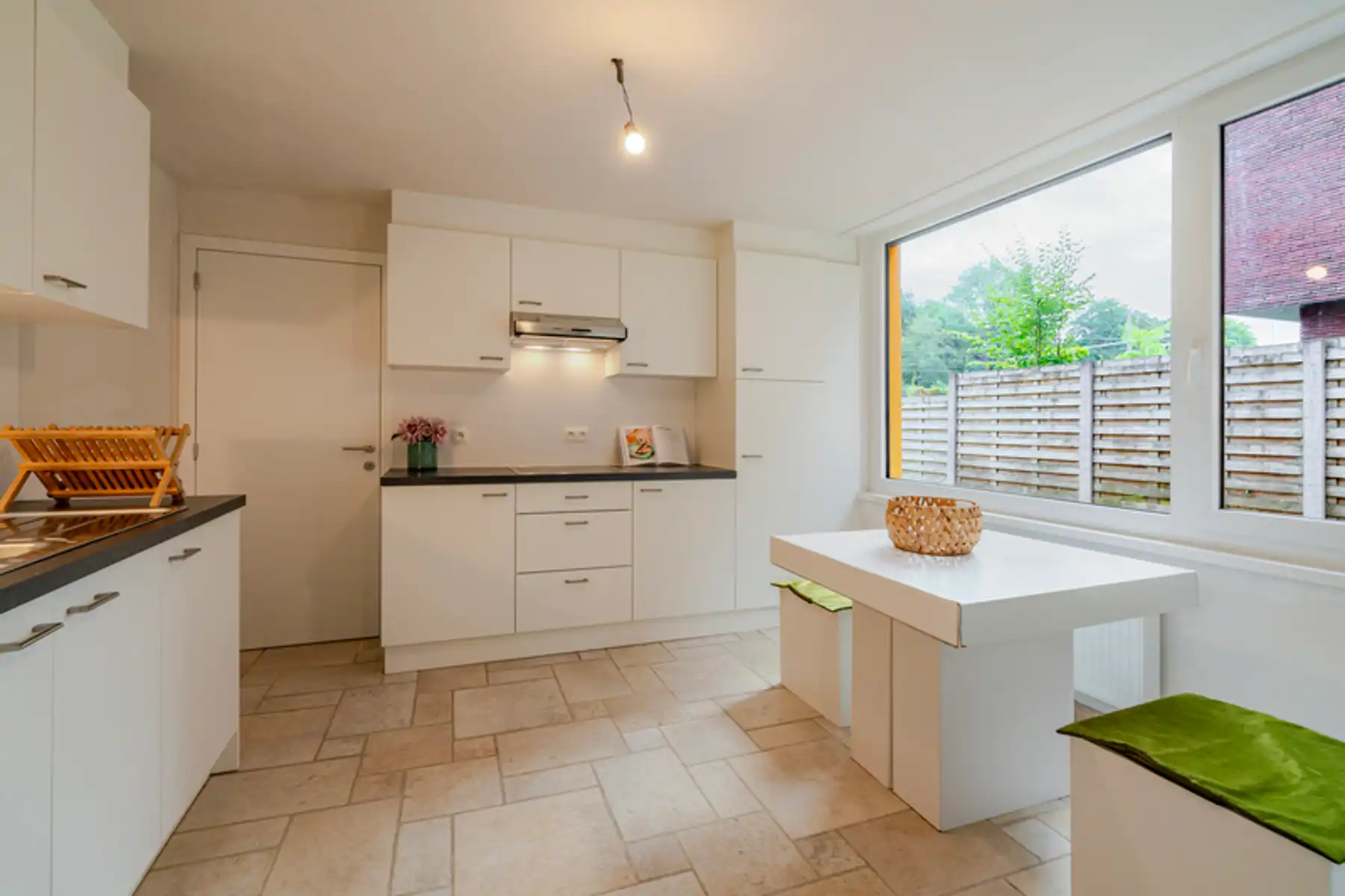 Gerenoveerde gezinswoning met 4 slpk aan station van Beernem foto 8