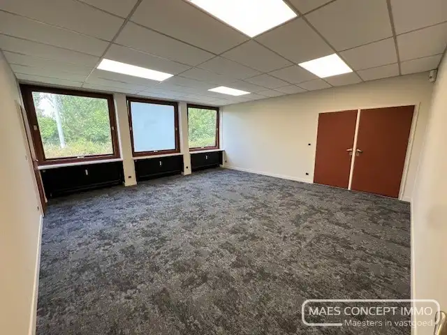 Kantoor 7 te huur, dichtbij ring van Kortrijk en autosnelwegen foto 6