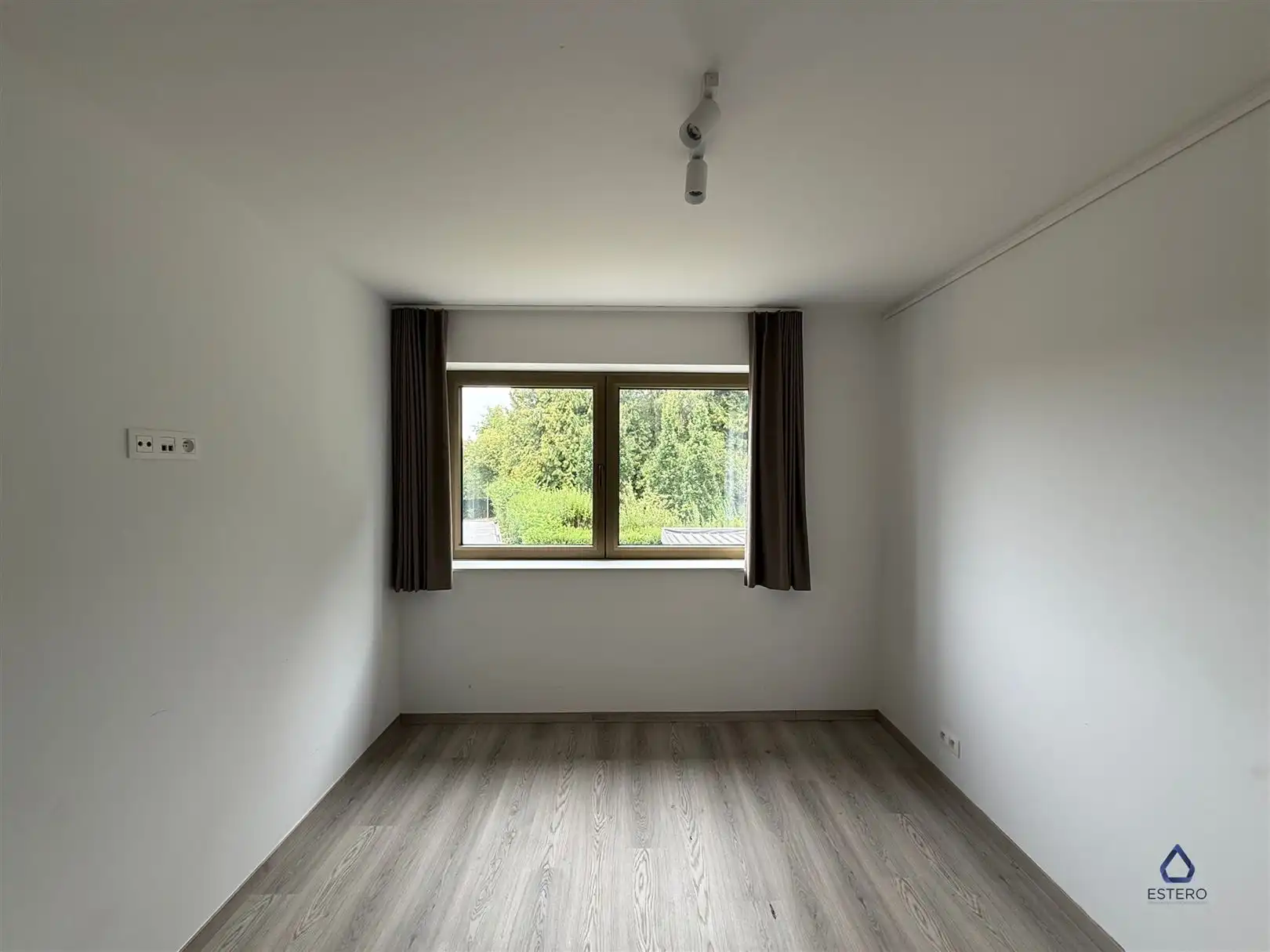 Nieuwbouwwoning met 4 slpk en carport foto 18