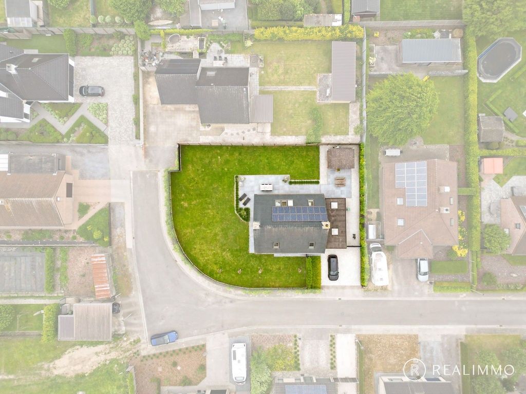 Stijlvolle ruime alleenstaande villa! foto 3