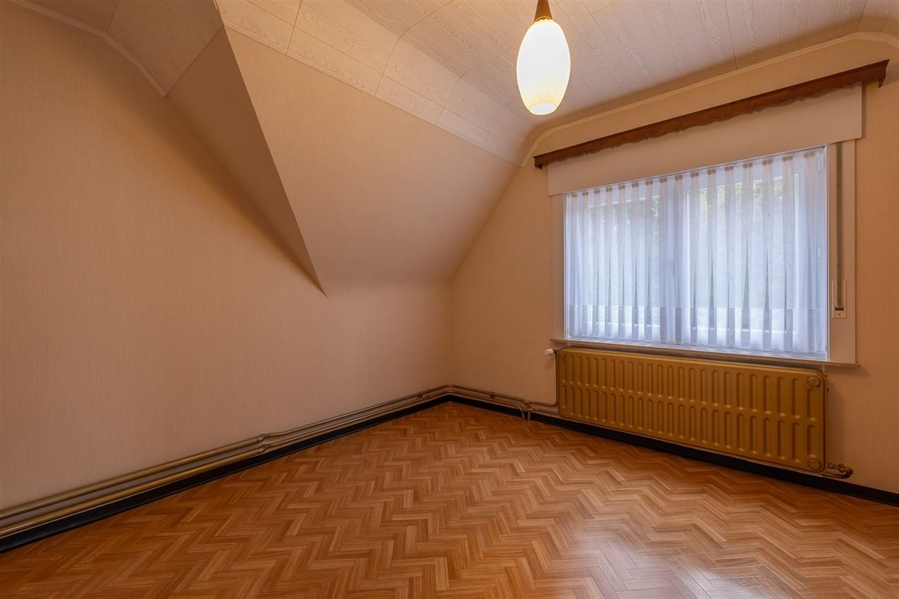 Temidden van agrarisch gebied, grenzend aan bos foto 46