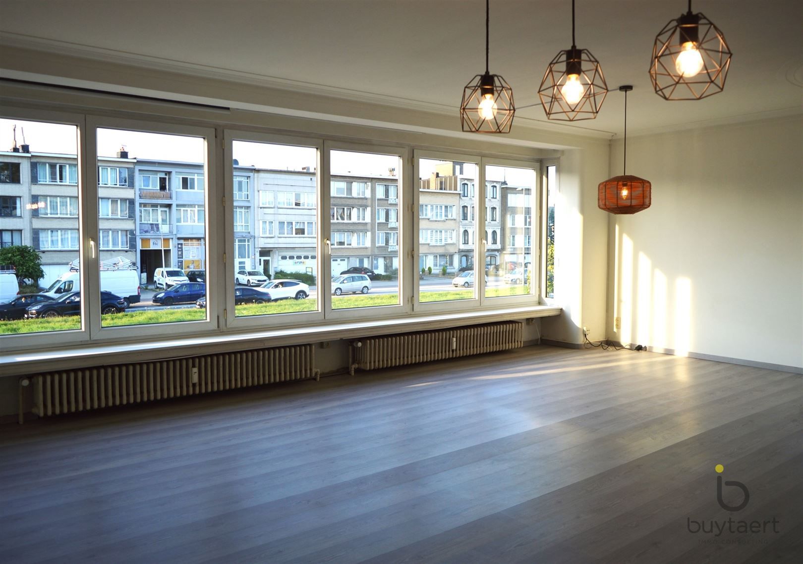 Gerenoveerd appartement te Deurne met staanplaats. foto 3