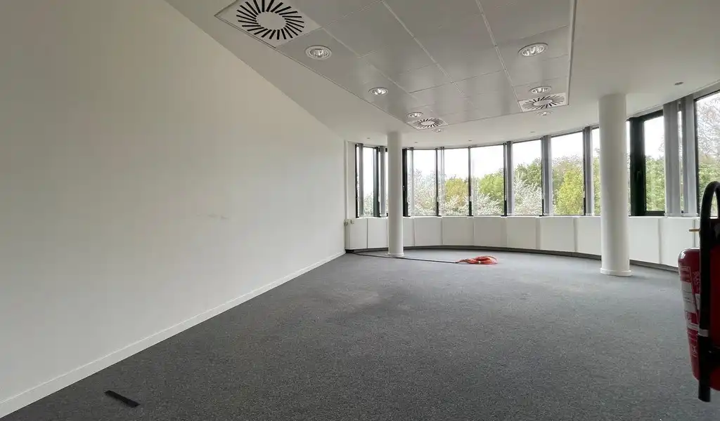Gelijkvloers kantoor te huur in Royal House te Berchem foto 6
