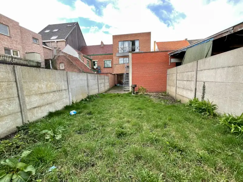 Opbrengsteigendom met handelspand en 2 appartementen met 2 slaapkamers foto 16