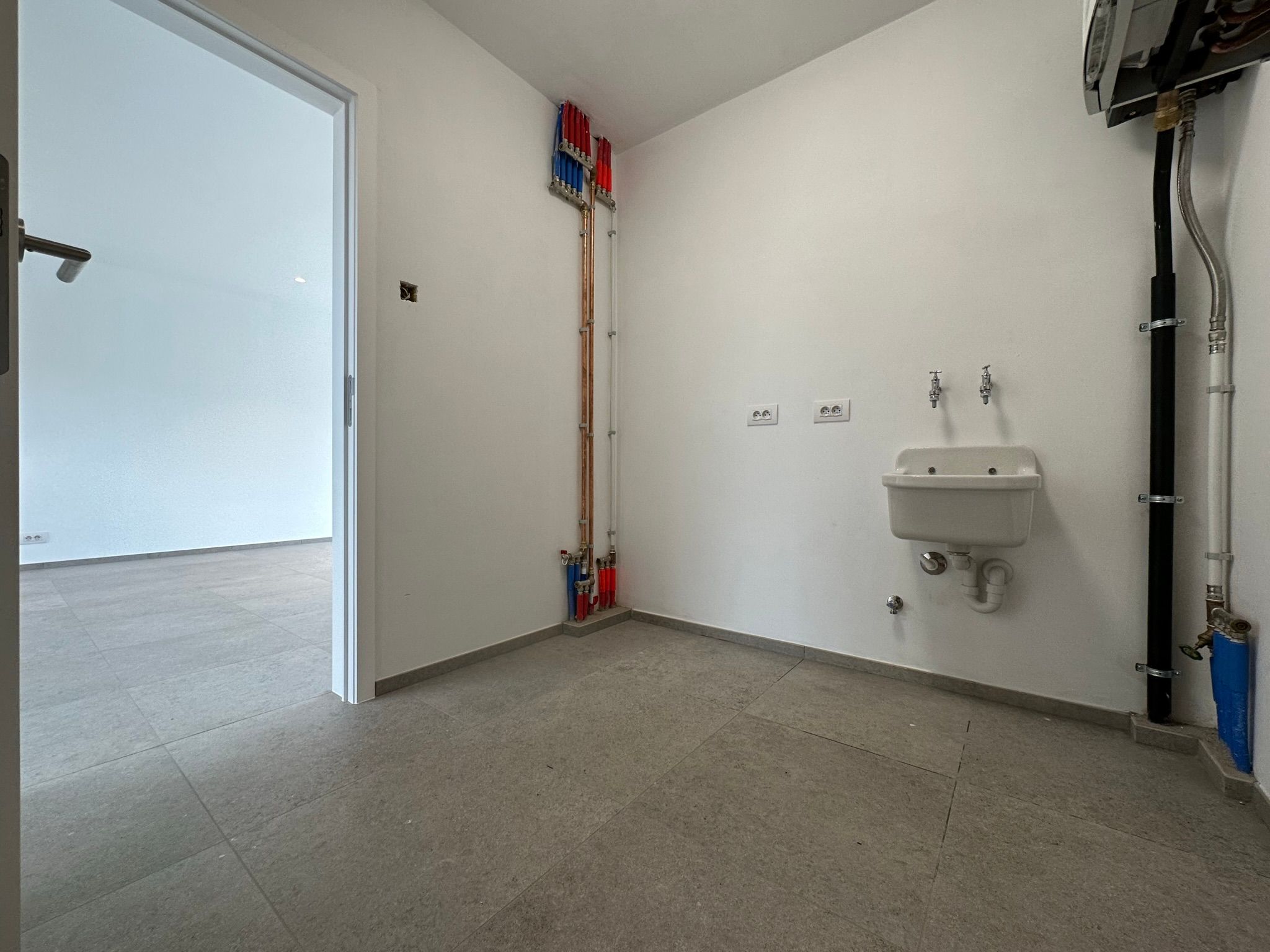 Recente nieuwbouwwoning met 4 slaapkamers foto 5