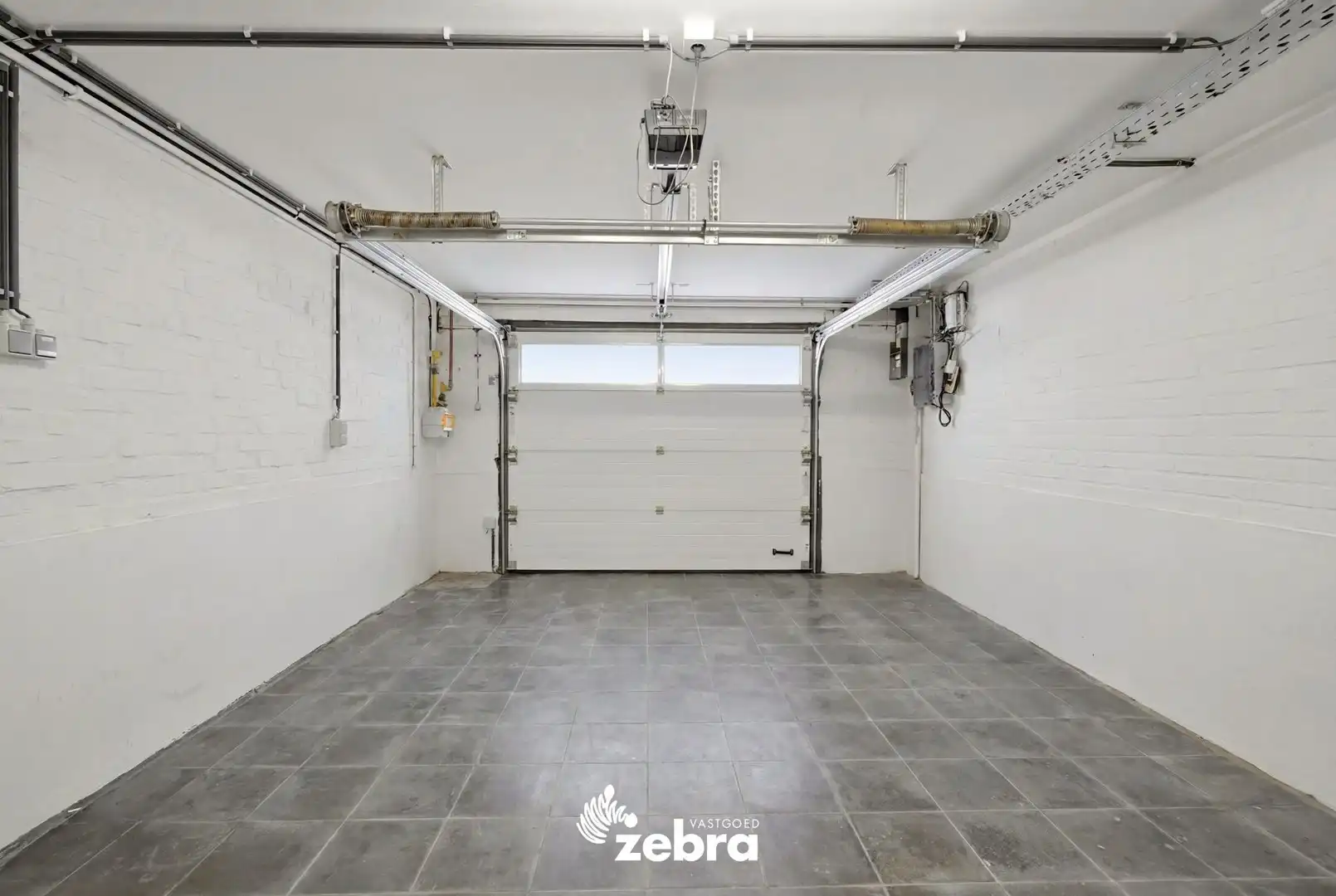 Kwalitatief gerenoveerde herenwoning met garage te Sint-Elisabeth Kortrijk! foto 25