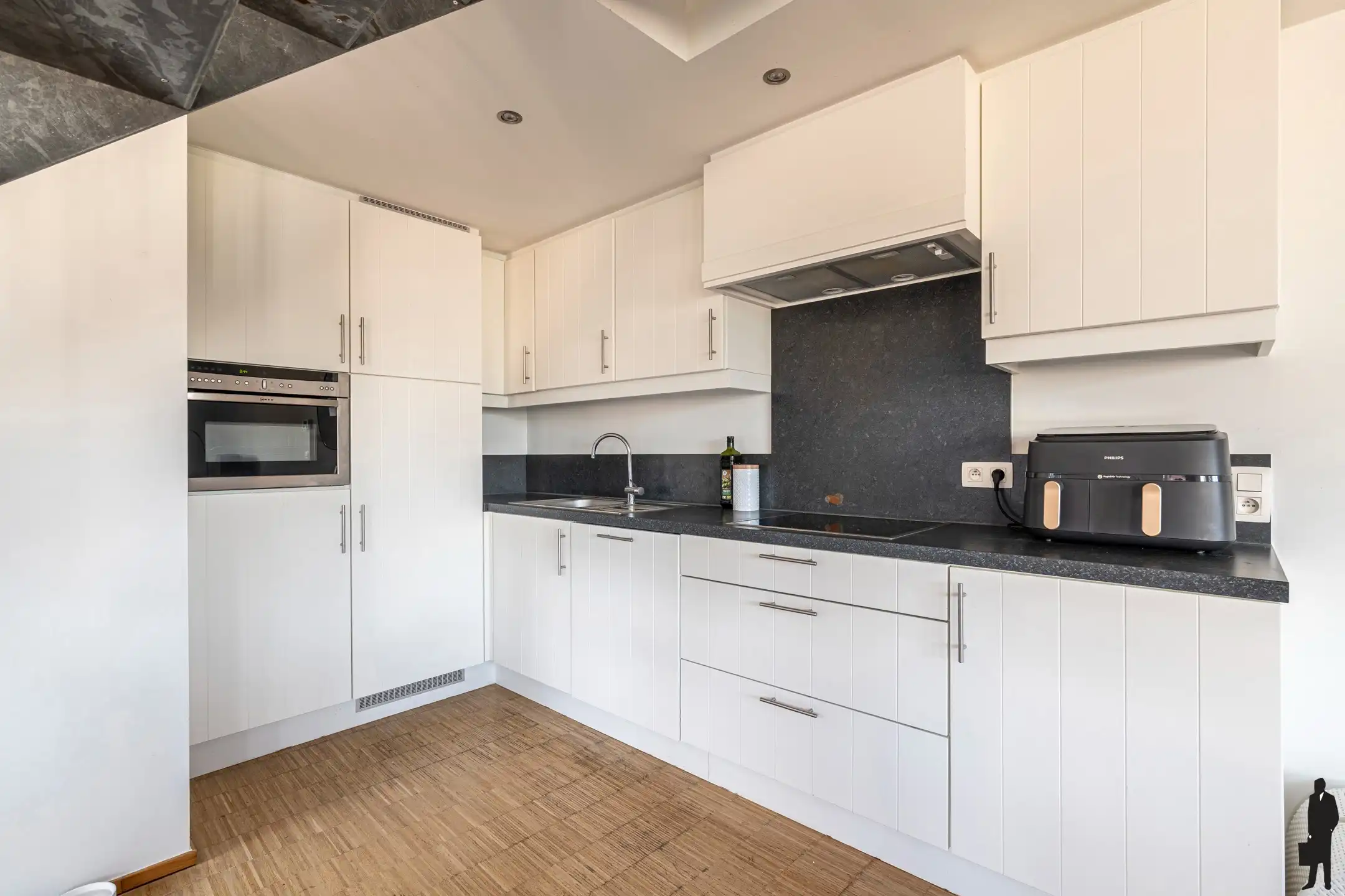 Duplexappartement met prachtig terras (40m²!) gelegen in centrum van Hoogstraten in schitterend monumentaal pand "Residentie De Rijkswacht". foto 11