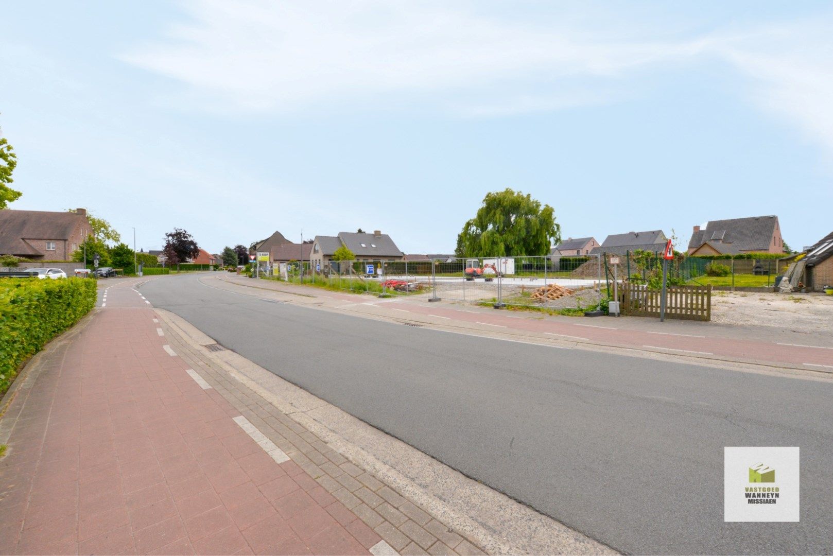 Prachtige halfopen nieuwbouwwoning met 3 slaapkamers met zuid gerichte tuin op 403m2 foto 3