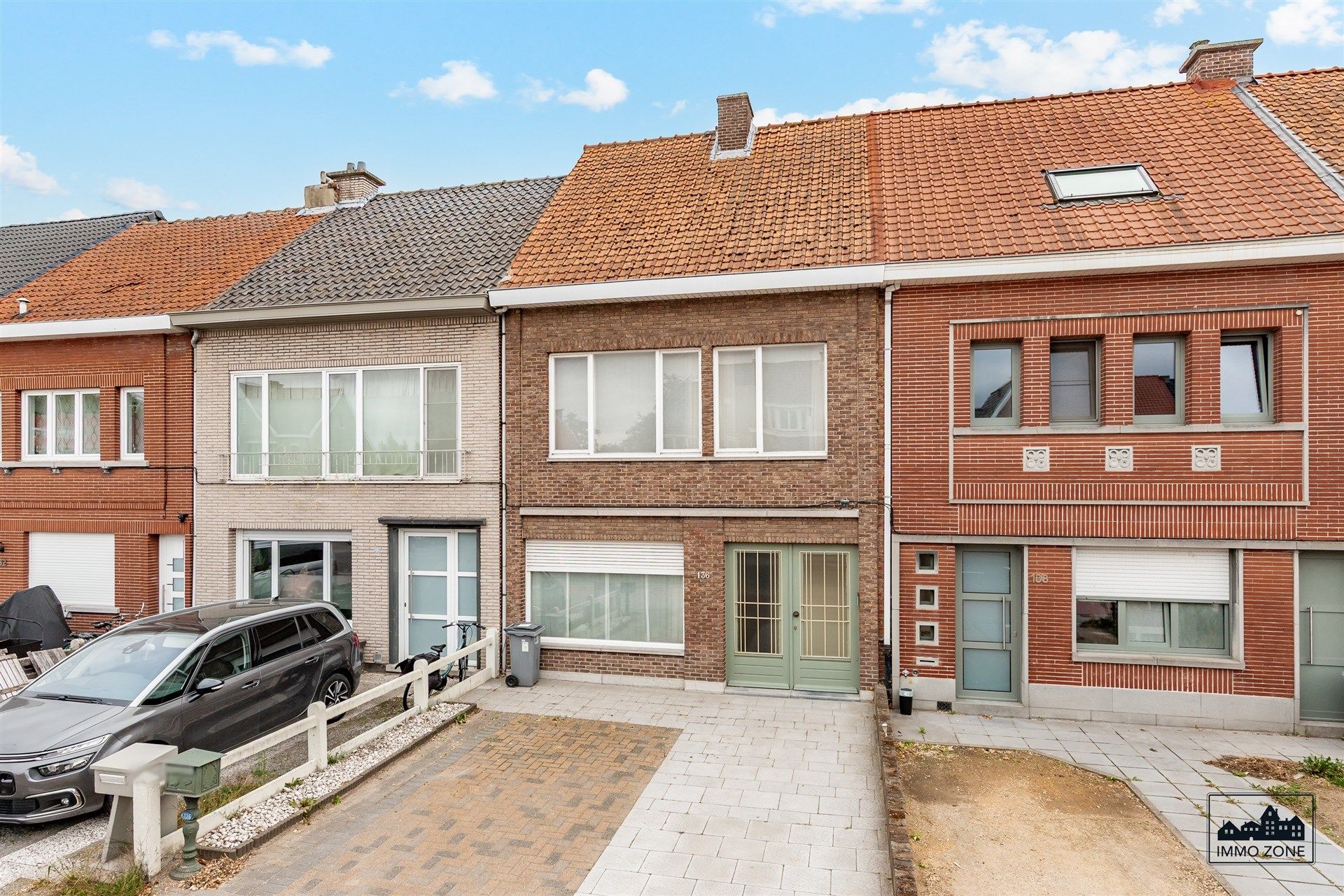Charmante woning met 3 slaapkamers te koop in Sint-Niklaas foto {{pictureIndex}}