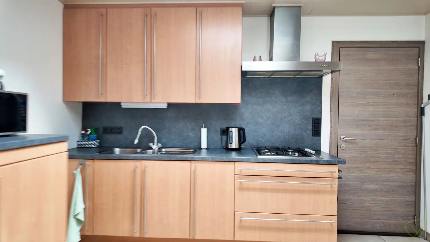 Gezellige mooi onderhouden woning nabij het centrum van Eeklo foto 4