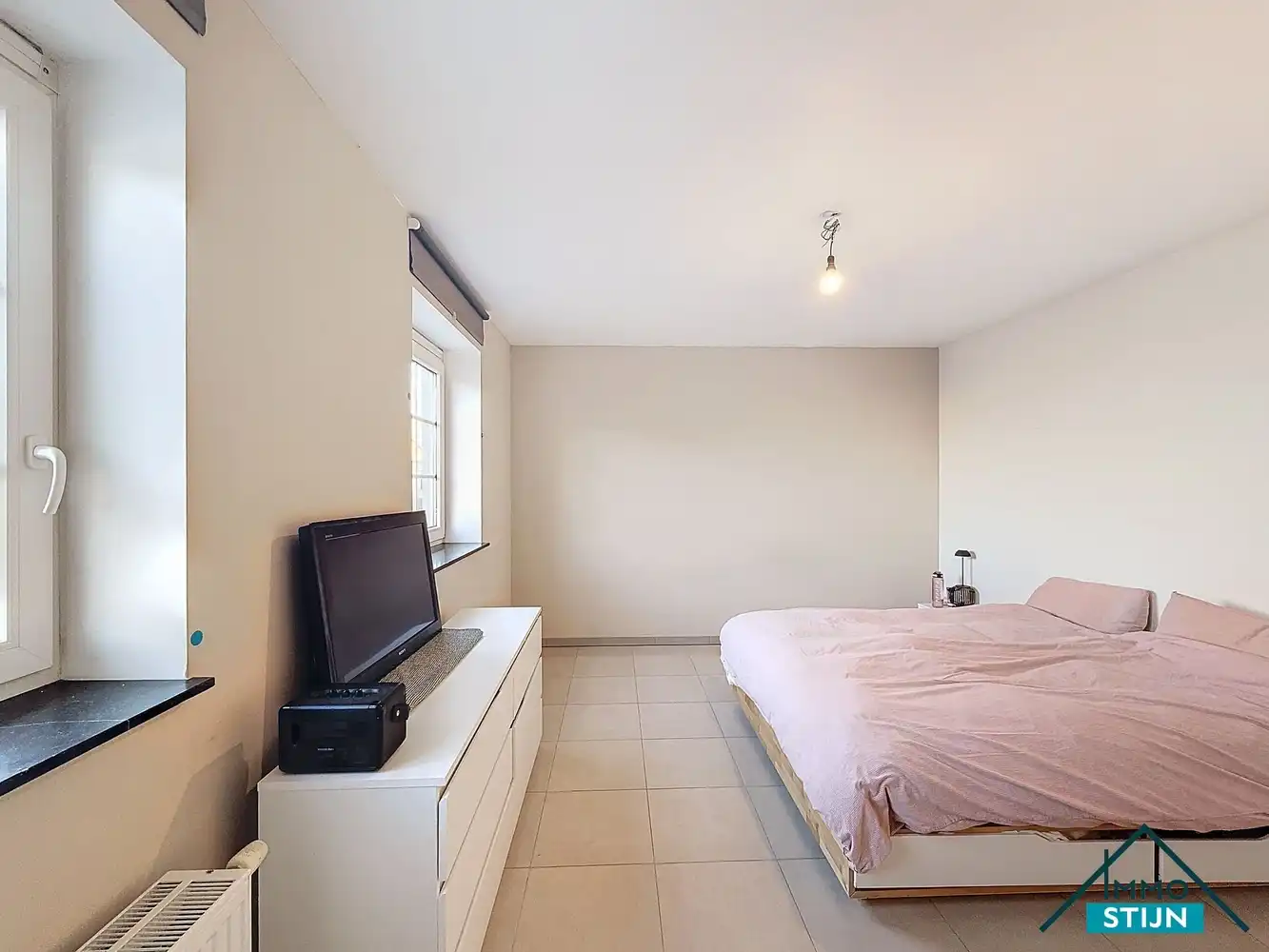 Lichtrijk appartement met twee slaapkamers en ruime garage foto 6
