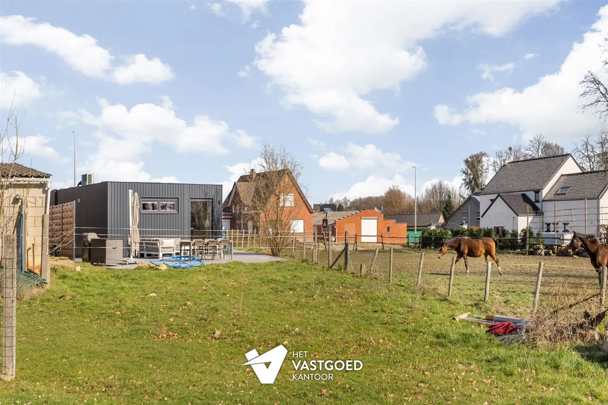 HEEL KNUSSE GELIJKVLOERSE WONING MET 3 SLAAPKAMERS EN ZUIDGERICHTE TUIN TE BUDINGEN foto 3