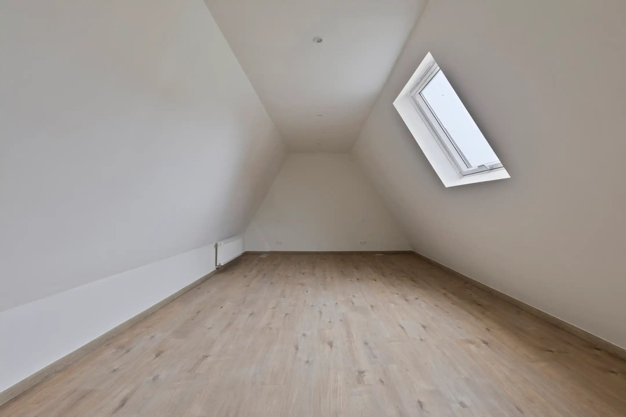 Volledig gerenoveerd gelijkvloers appartement met terras foto 10