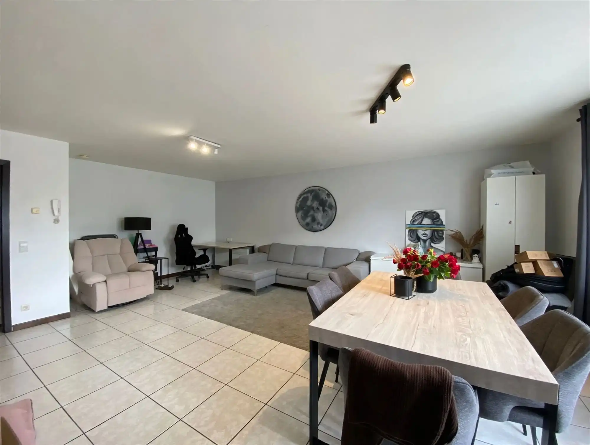 Ruim 2 slaapkamer appartement met garage te Ertvelde foto 4