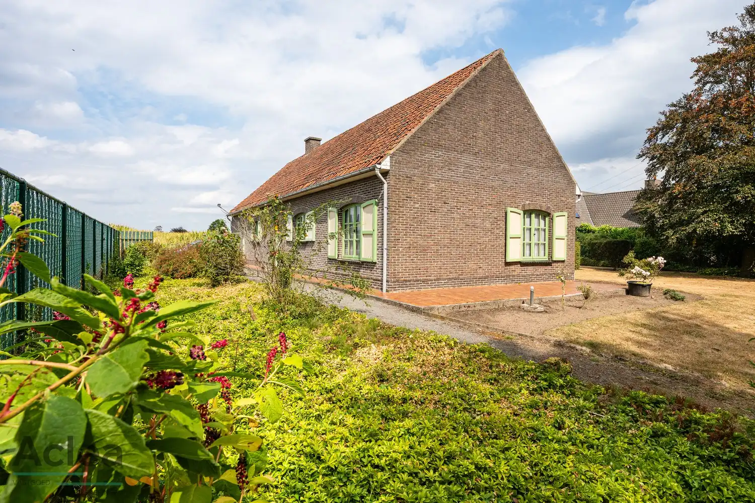 Te renoveren open bebouwing met landelijke ligging foto 43
