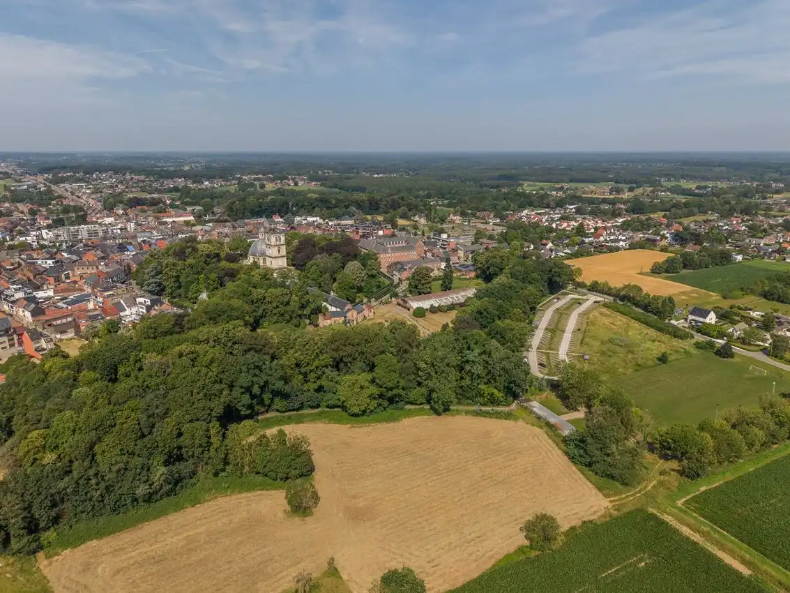 Charmante woning met tuin, 2 slk, garage en uniek zicht op groen landschap foto 32