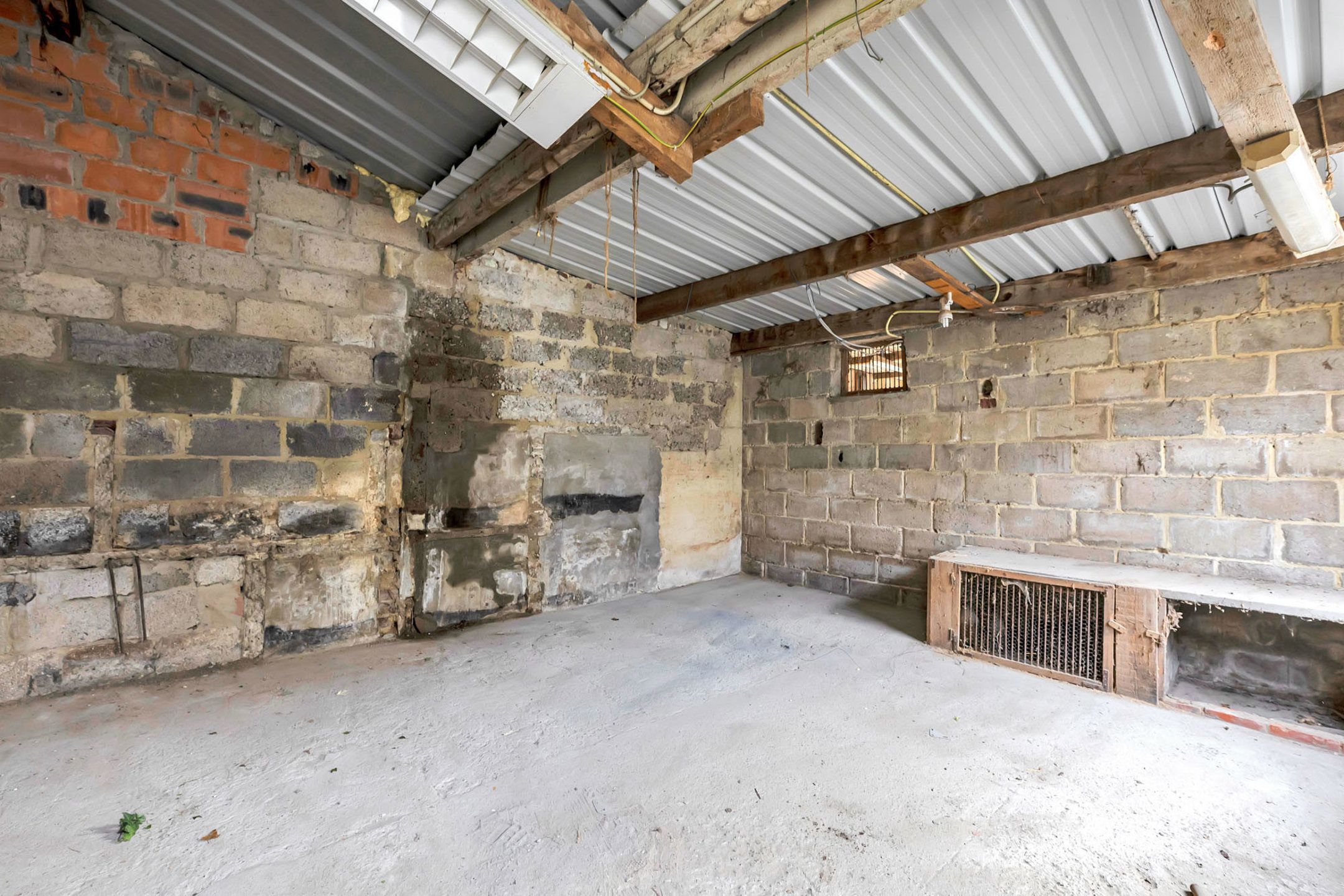 Ruime te renoveren woning op toplocatie foto 23