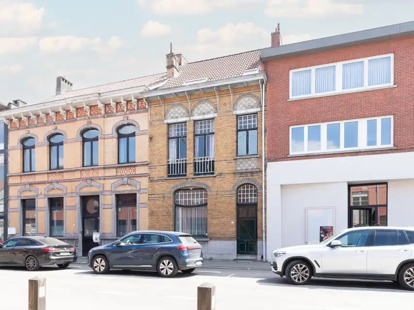 Hoofdfoto van de publicatie: Karaktervolle herenwoning in het centrum van Wijnegem