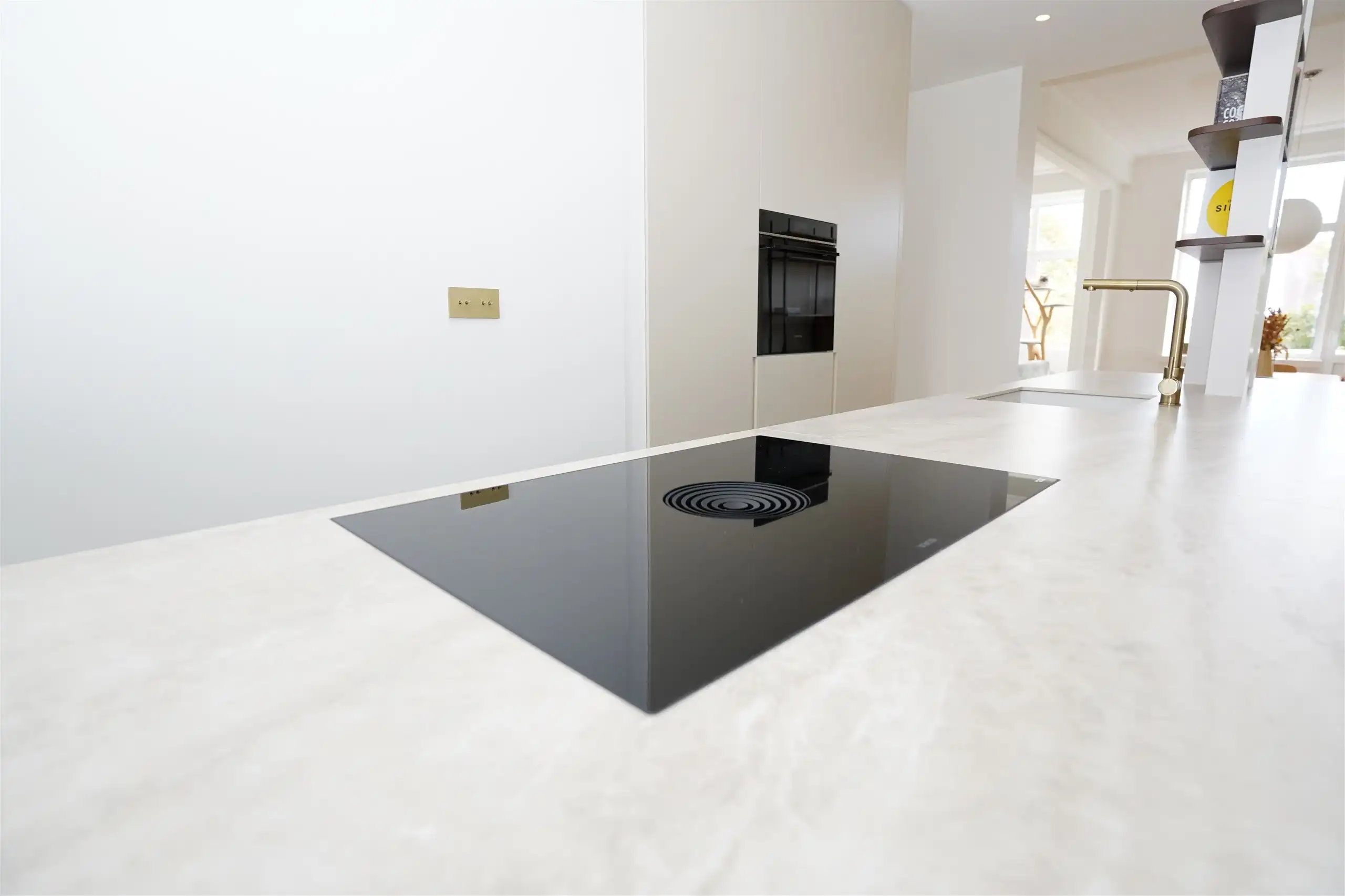 Architecturaal pareltje met uitzicht op de boomkruinen foto 14