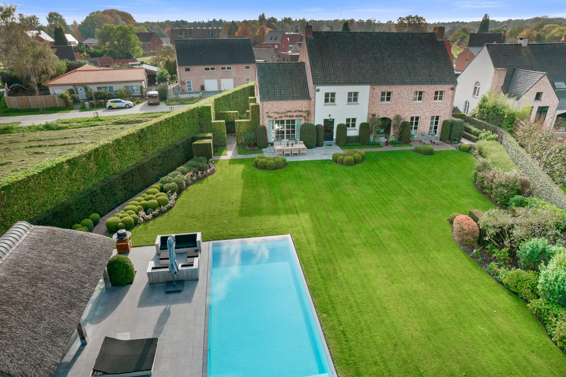 Prachtige instapklare villa met zwembad en poolhouse. foto 41